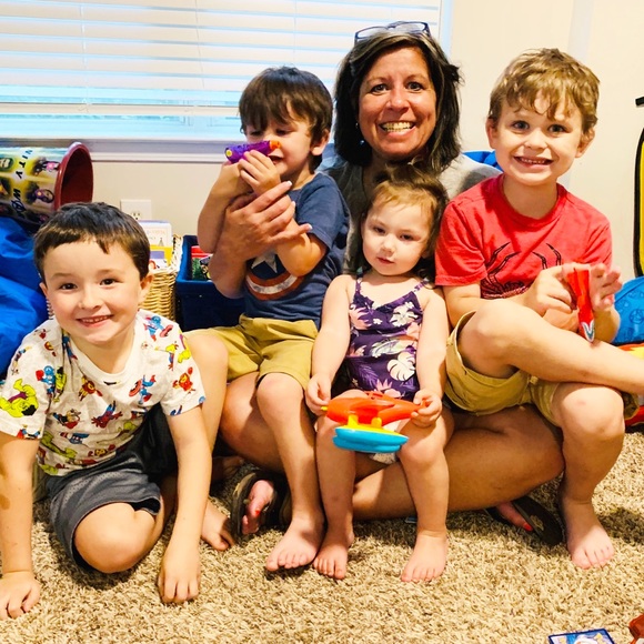 Meet your Posher, Lori - Picture 2 of 4